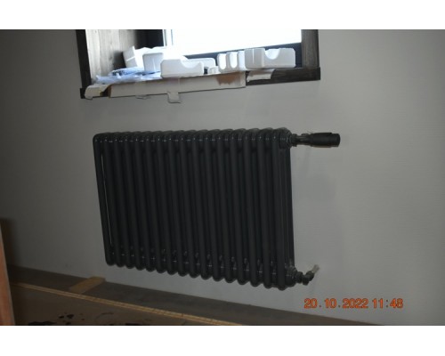 Трубчатый дизайн-радиатор производства ARBONIA (Германия), модель 2050, 16 секций, боковое подключение 12 (слева)/34 (справа)