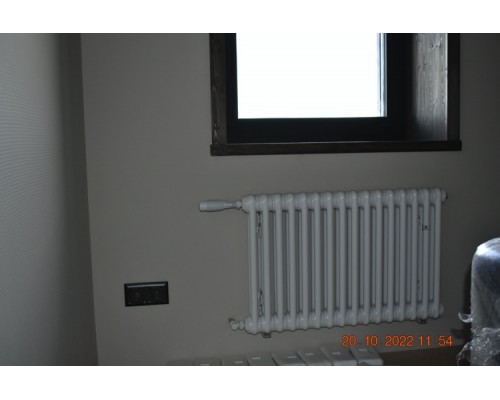 Трубчатый дизайн-радиатор производства ARBONIA (Германия), модель 2050, 16 секций, боковое подключение 12 (слева)/34 (справа)