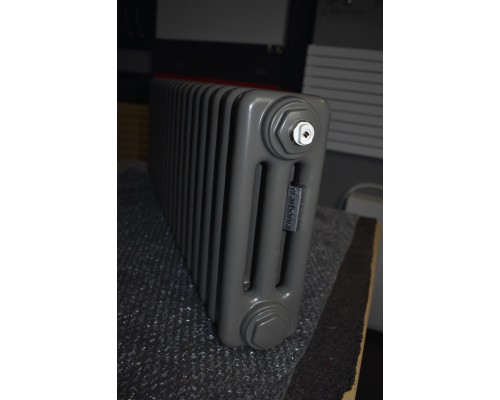 Трубчатый дизайн-радиатор производства ARBONIA (Германия) модель 3030/20/12 с боковой подводкой