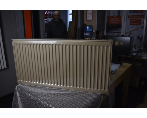 Радиатор стальной панельный производства KERMI (Германия). Светло- серого цвета.