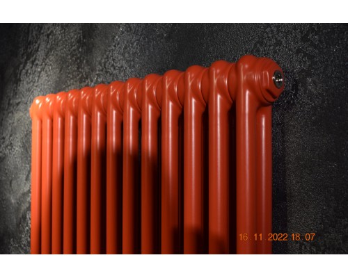 Трубчатый дизайн-радиатор производства ARBONIA (Германия), модель 2200, 8 секций, нижнее подключение 69 (слева)/89 (справа)