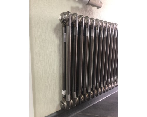 Трубчатый дизайн-радиатор производства ARBONIA (Германия) модель 2057/24/12 с боковой подводкой