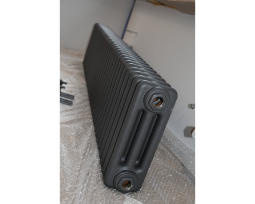 Трубчатый дизайн-радиатор производства ARBONIA (Германия) модель 3030/18/12 с боковой подводкой